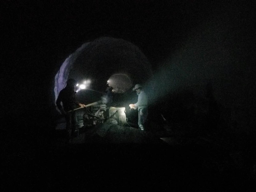 礦建三公司曹家灘項目部主、副斜井聯(lián)絡(luò)巷順利貫通