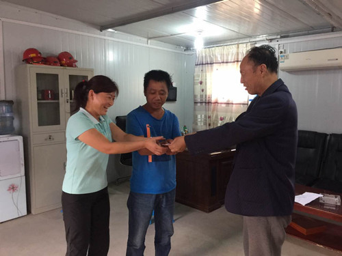 “金秋助學(xué)”，礦建二公司在行動(dòng)