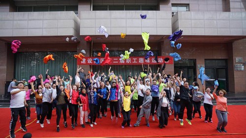 瞧，他們嗨瘋了！