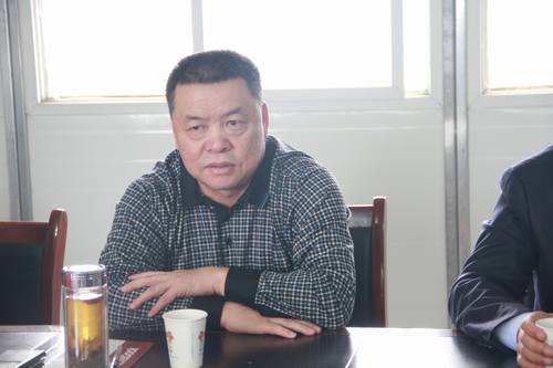 陜煤集團(tuán)總經(jīng)理助理、建設(shè)集團(tuán)聯(lián)合黨委書記、董事長寧興剛節(jié)日期間深入銅煤公司施工生產(chǎn)一線視察慰問