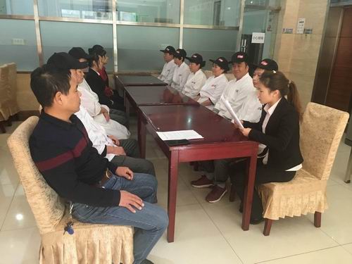 綜合管理部組織職工食堂及司乘人員認真學(xué)習(xí)10月22日干部大會講話精神