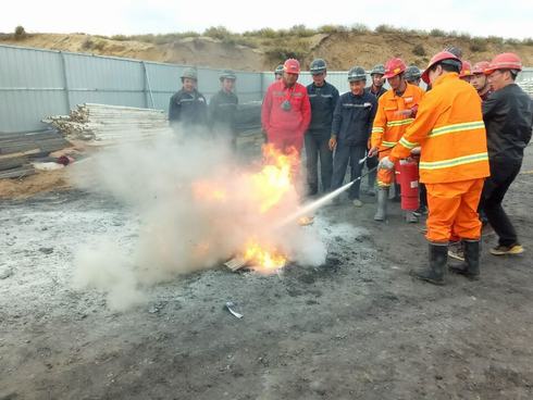 礦建二公司小保當(dāng)三項(xiàng)目部火災(zāi)應(yīng)急演練促百日安全