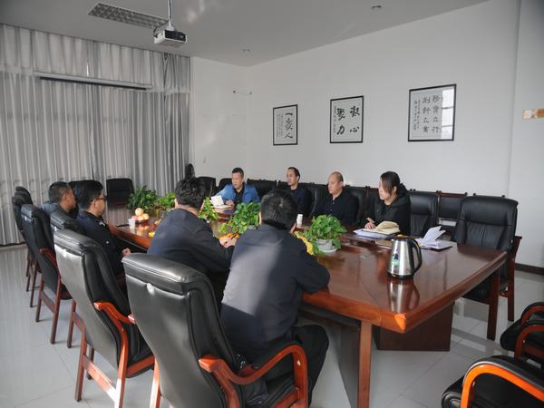 神木市勞動(dòng)監(jiān)察大隊(duì)檢查掘進(jìn)公司勞動(dòng)用工情況