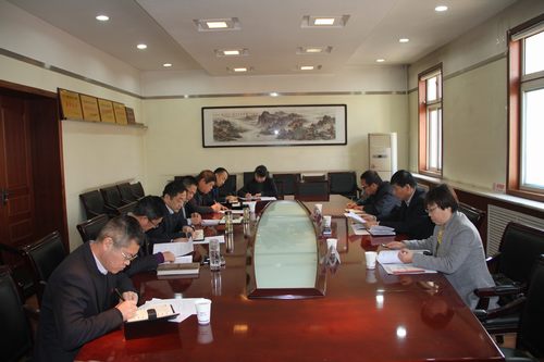 建設(shè)集團(tuán)聯(lián)合黨委副書記、紀(jì)委書記、工會負(fù)責(zé)人侯本英深入銅煤公司督導(dǎo)黨委中心組學(xué)習(xí)研討