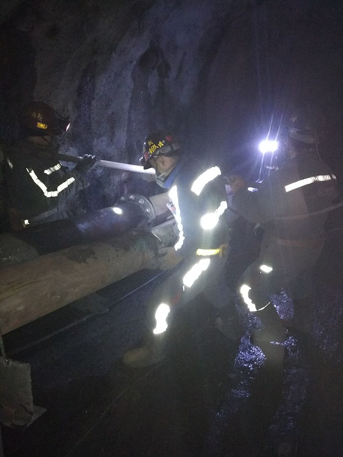 機電安裝公司檸條塔項目部水泵房排水管道安裝如火如荼