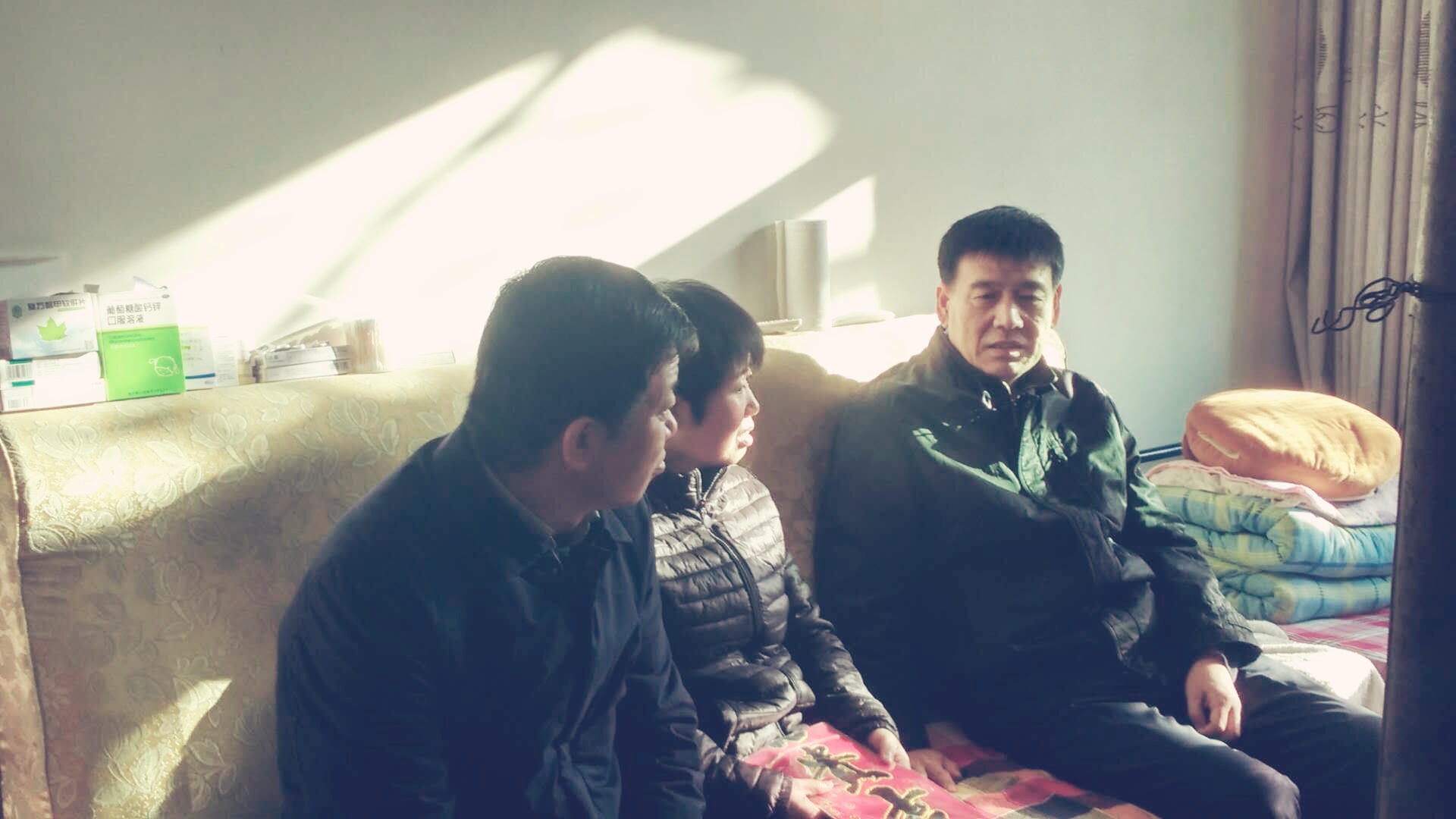 建設集團聯(lián)合黨委副書記、紀委書記、工會主席侯本英一行慰問礦建三公司困難職工