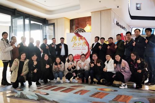 礦建二公司組團(tuán)觀看《厲害了，我的國》 為祖國打CALL