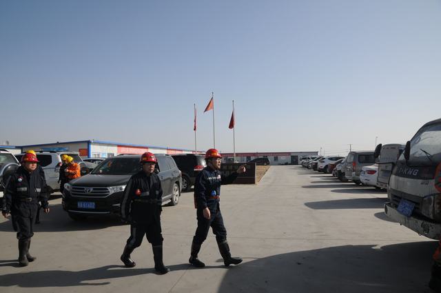 建設(shè)集團副總經(jīng)理王明智深入掘進公司小保當項目部一線檢查指導工作