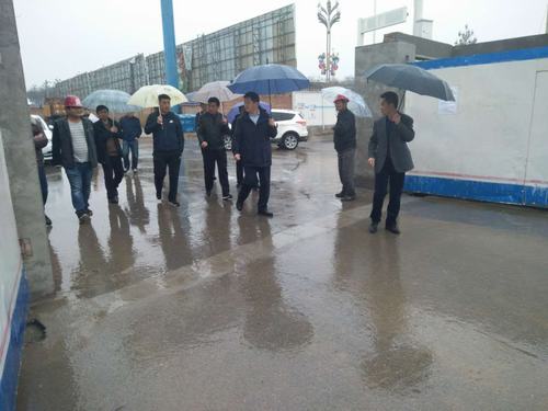 渭南市領(lǐng)導(dǎo)冒雨蒞臨禮悅閣項(xiàng)目現(xiàn)場(chǎng)指導(dǎo)工作