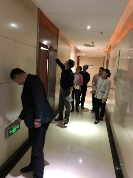 建設(shè)集團(tuán)綜合部開展機(jī)關(guān)辦公樓衛(wèi)生檢查工作