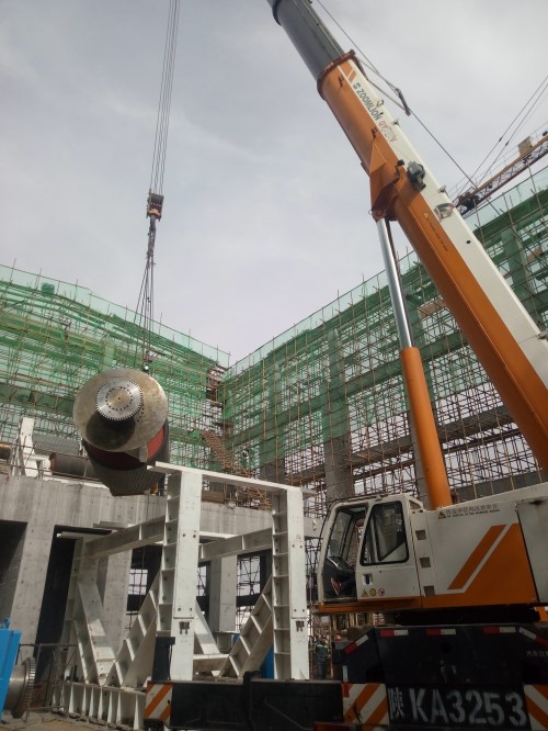 機(jī)電安裝公司承建的小保當(dāng)一號煤礦主斜井帶式輸送機(jī)配電、控制及機(jī)械設(shè)備安裝如火如荼