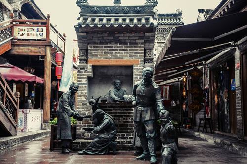 古城，春光里我向你走來