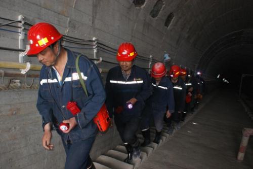 礦建二公司車村項目部開展礦井水災(zāi)應(yīng)急演練