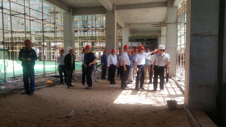 榆北礦業(yè)公司總經(jīng)理石增武一行深入天工公司聯(lián)合建筑施工現(xiàn)場檢查指導工作
