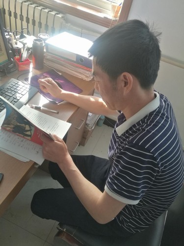 銅煤公司基層黨支部組織開展學(xué)習(xí)《梁家河》讀書活動