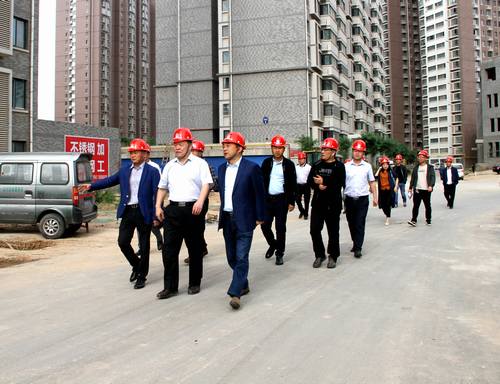 寧興剛、王明智一行深入銅煤1#、2#住宅小區(qū)施工現(xiàn)場(chǎng)調(diào)研指導(dǎo)工作