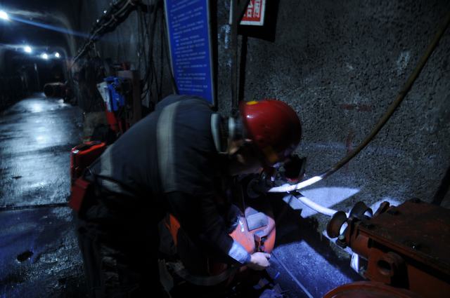 陜煤建設(shè)掘進(jìn)公司曹家灘項(xiàng)目部全覆蓋式檢查夯實(shí)“安全生產(chǎn)月”活動基礎(chǔ)