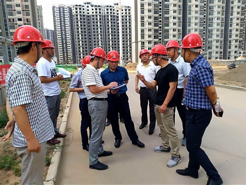 王明智深入銅煤1#、2#號小區(qū)施工現(xiàn)場檢查指導(dǎo)工作