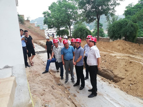 陜煤集團總經(jīng)理助理、榆林合力產(chǎn)業(yè)扶貧公司董事長范京道蒞臨陜煤建設(shè)天工公司清澗紅棗深加工項目視察指導(dǎo)工作