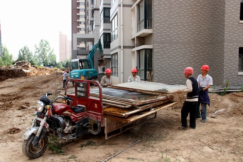 炎炎夏日，擋不住他們火一樣的工作熱情