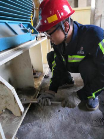 中秋佳節(jié)，我們?cè)诠さ?></div>
                                <div   id=