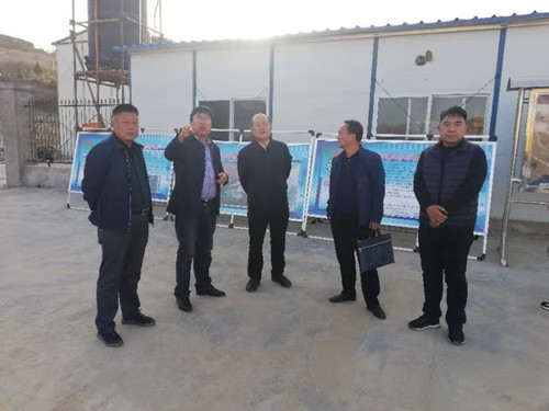 清澗縣委書記溫江城一行蒞臨陜煤建設(shè)天工公司土建三部北國棗業(yè)紅棗深加工項(xiàng)目考察指導(dǎo)工作