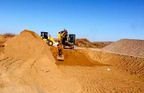 陜煤建設(shè)銅煤公司第五項目部承建的靖神鐵路郭家灘站臺工程開工建設(shè)