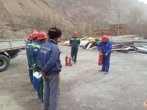 陜煤建設(shè)機(jī)電安裝公司酒鋼項(xiàng)目部組織消防日演練活動(dòng)