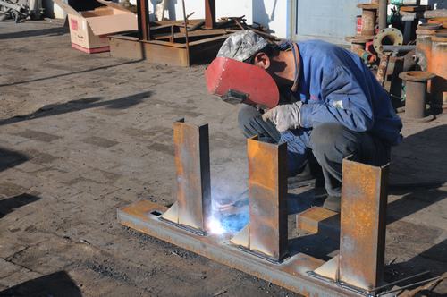 控“亂”花  壓“胡”花  止住經(jīng)營“出血點”