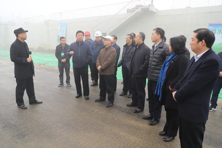 漢中市市長方紅衛(wèi)視察陜煤建設(shè)漢中分公司鋪鎮(zhèn)污水廠截污干管項(xiàng)目