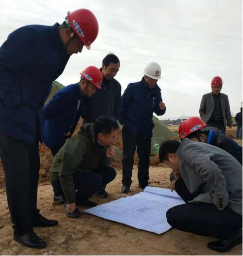 銅川市公路局副局長師延強深入川耀項目現(xiàn)場檢查工作