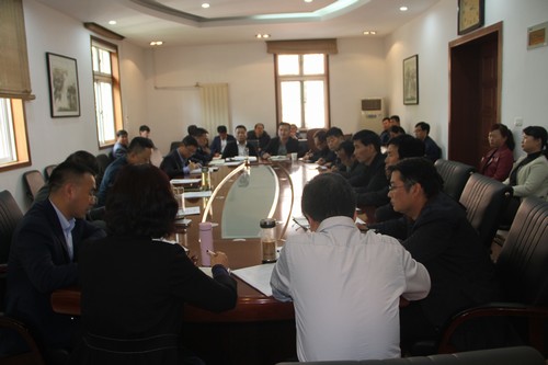 陜煤建設(shè)銅煤公司組織傳達“講政治、敢擔(dān)當(dāng)、轉(zhuǎn)作風(fēng)”專題教育暨集中開展違規(guī)收送禮金問題專項整治工作部署會議精神