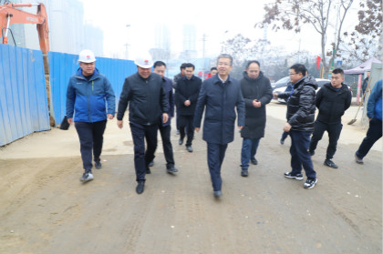 漢中市常務(wù)副市長陳曉勇視察陜煤建設(shè)漢中分公司鋪鎮(zhèn)污水處理廠截污干管項目