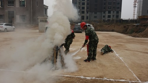 陜煤建設(shè)銅煤公司第十二項(xiàng)目部開(kāi)展冬季消防應(yīng)急演練活動(dòng)