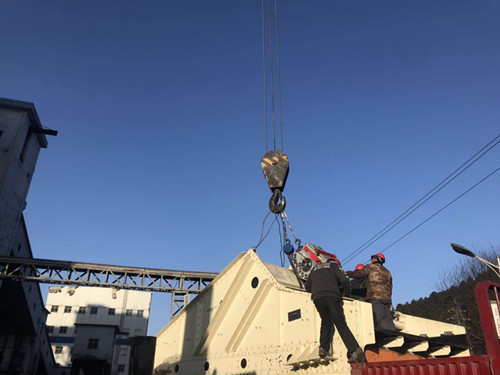 陜煤建設機電安裝公司黃陵建莊工地：“干完，大年三十回家！”