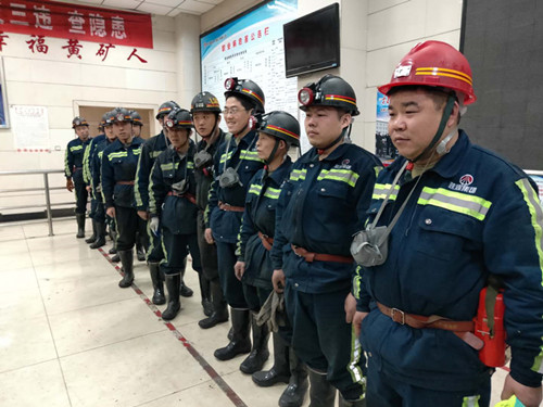 春節(jié)，堅守是最美“敬業(yè)福”