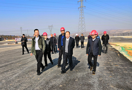 銅川市交通運(yùn)輸局局長(zhǎng)路學(xué)敏蒞臨川耀服務(wù)區(qū)現(xiàn)場(chǎng)檢查指導(dǎo)工作