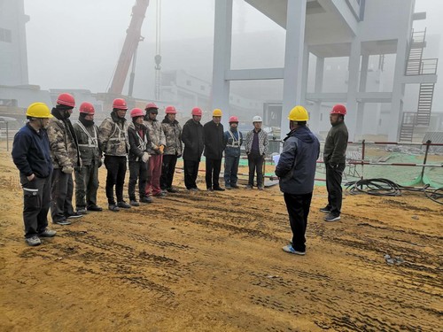 陜煤建設(shè)銅煤公司承建的曹家灘礦井主廠房至矸石倉(cāng)、主廠房至煤泥卸載點(diǎn)帶式輸送機(jī)棧橋工程順利吊裝