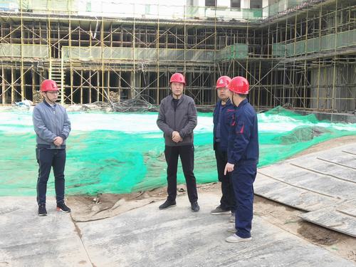 劉合理深入藍(lán)山水岸住宅項(xiàng)目現(xiàn)場(chǎng)指導(dǎo)工作