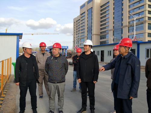 中廣實業(yè)有限公司董事長張宏權一行蒞臨陜煤建設銅煤公司金地華府項目檢查指導工作