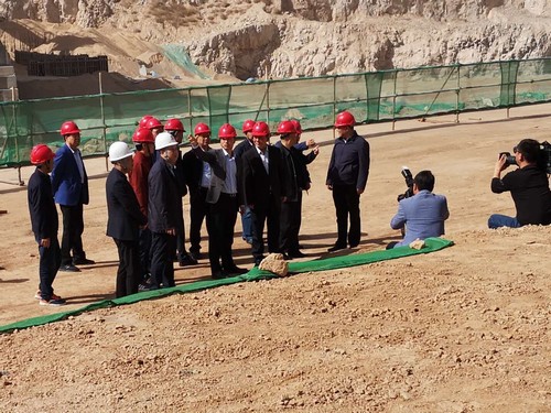 銅川市委書記楊長亞一行蒞臨陜煤建設銅煤公司承建的年產(chǎn)20萬噸固體廢物收集、貯運及預處理項目檢查指導工作