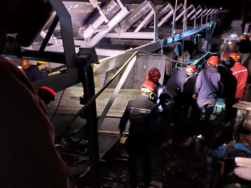 陜煤建設(shè)機電安裝公司曹家灘項目部為“五一”勞動節(jié)獻(xiàn)禮