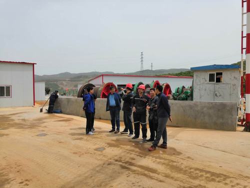 陜煤建設礦建二公司與中煤公司開展安全生產(chǎn)標準化施工交流學習