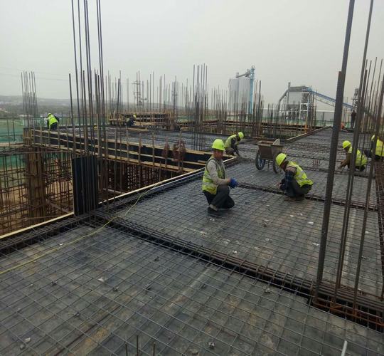 安全中求生產(chǎn)一順百順 隱患里強冒險一挫再挫