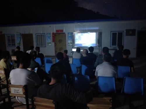 陜煤建設(shè)礦建二公司用“移動電影”豐富基層員工生活