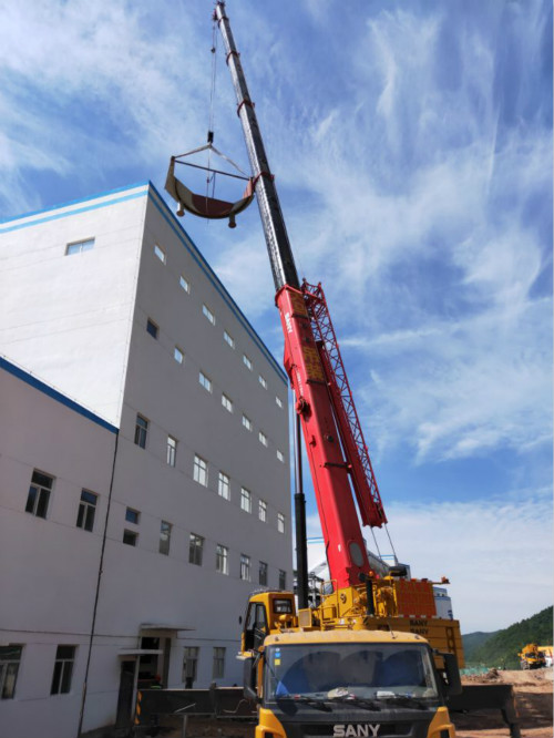 陜煤建設(shè)機(jī)電安裝公司承建冶坪礦動(dòng)篩車間濃縮機(jī)吊裝順利完成