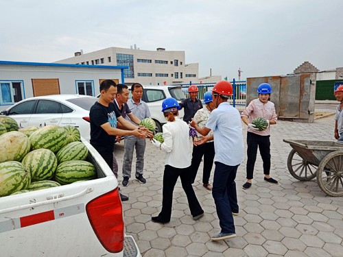 炎炎夏日送清涼 真切關懷到一線