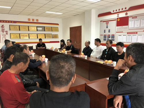 陜煤建設(shè)機電安裝公司領(lǐng)導中秋佳節(jié)走訪慰問一線職工