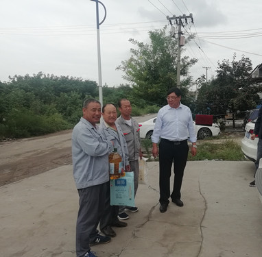 陜煤建設(shè)天工公司中秋佳節(jié)忙奮戰(zhàn)  慰問聚餐暖人心