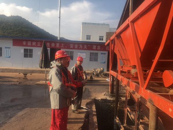 陜煤建設(shè)礦建二公司“保平安迎大慶”，大力開展節(jié)前安全大檢查